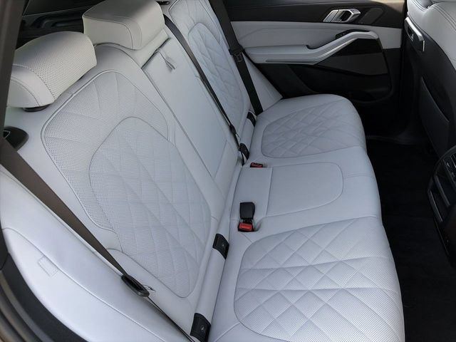 Used 2026 BMW X5 sDrive40i w/ M Sport Package RWD image 13