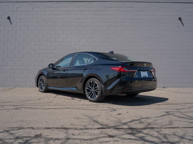 Used 2025 Toyota Camry XLE AWD/4WD image 3