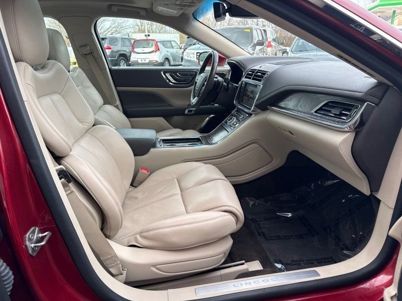 Used 2018 Lincoln Continental Select image 18