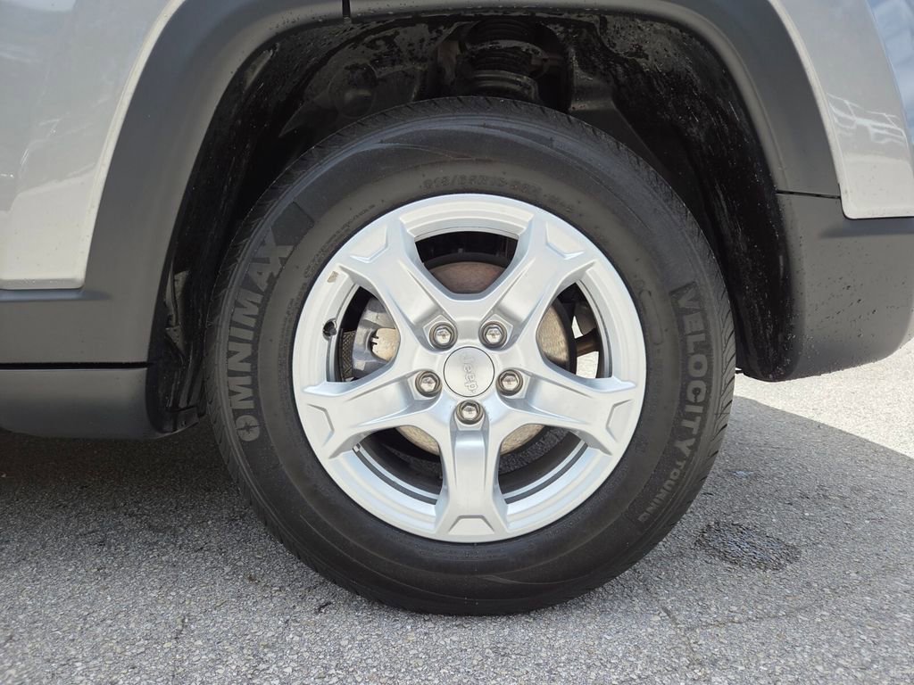 Certified 2022 Jeep Compass Sport image 16