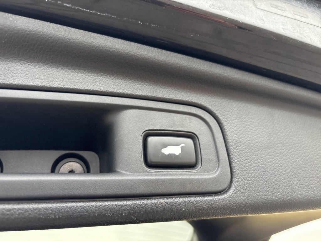 Used 2017 Honda Pilot Touring image 12