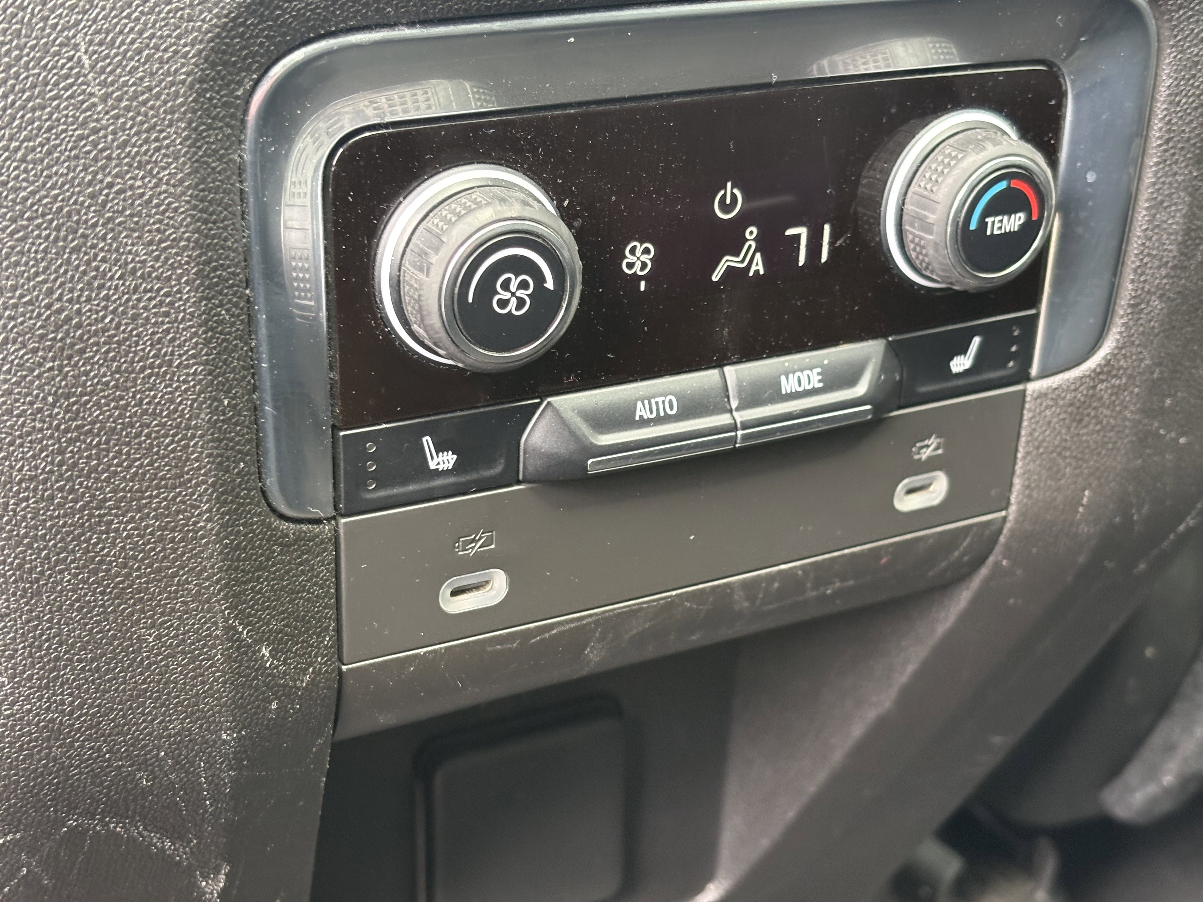 Used 2021 Chevrolet Tahoe Premier w/ Premium Package AWD/4WD image 15