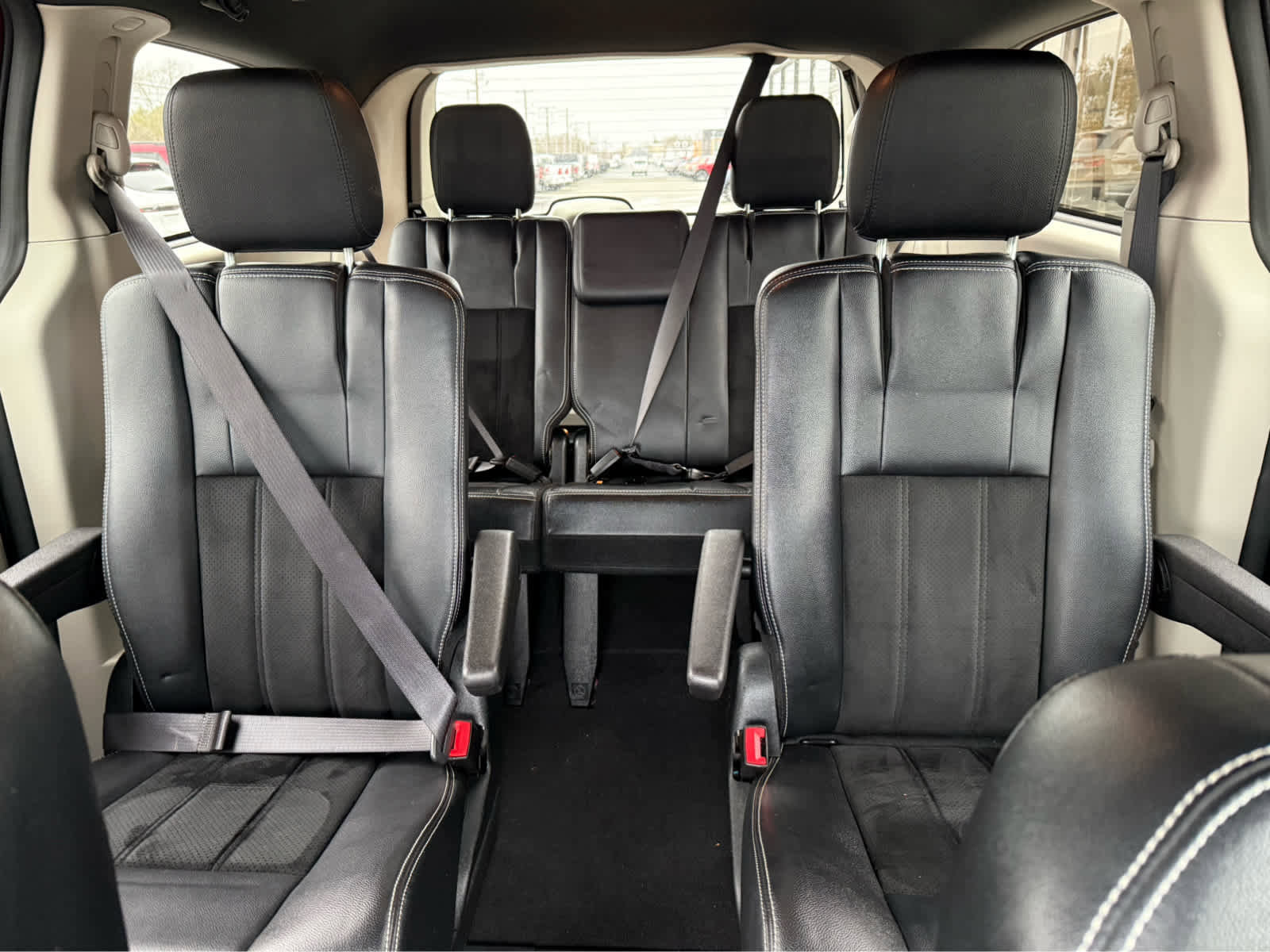 Used 2017 Dodge Grand Caravan SXT image 27