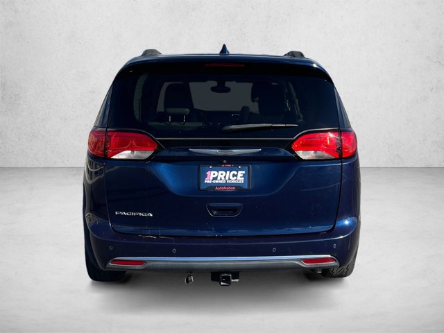 Used 2017 Chrysler Pacifica Touring-L FWD image 7