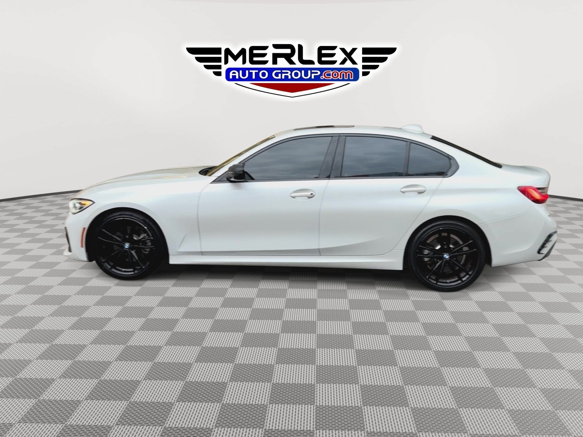 Used 2020 BMW 330i Sedan w/ M Sport Package RWD image 5