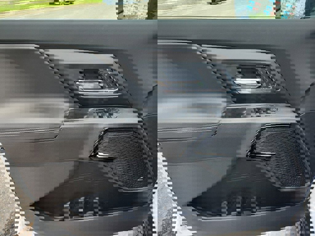 New 2025 Chevrolet Silverado EV LT image 10