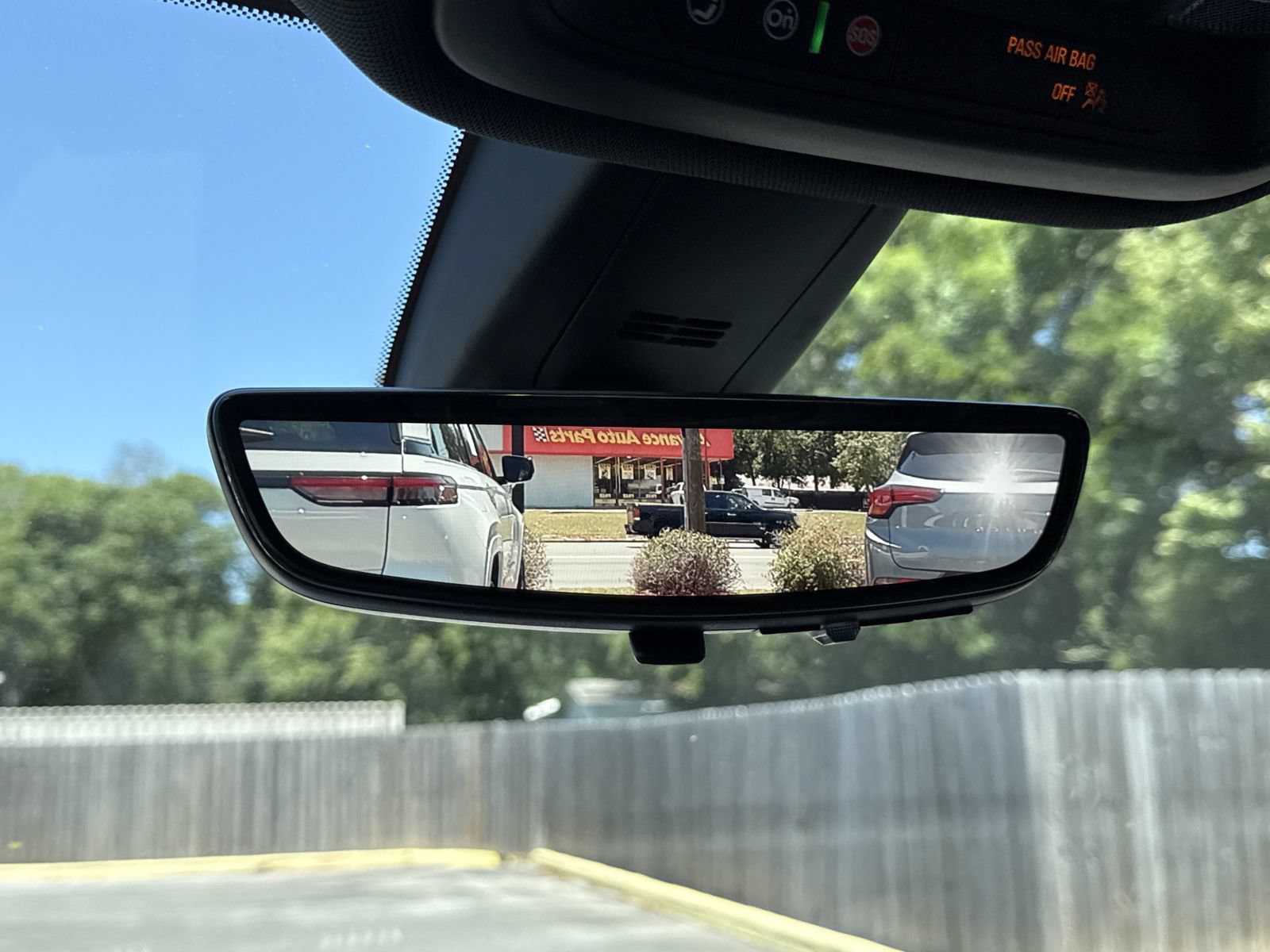 Used 2023 Chevrolet Traverse LT w/ Rear Camera Mirror Package FWD image 26