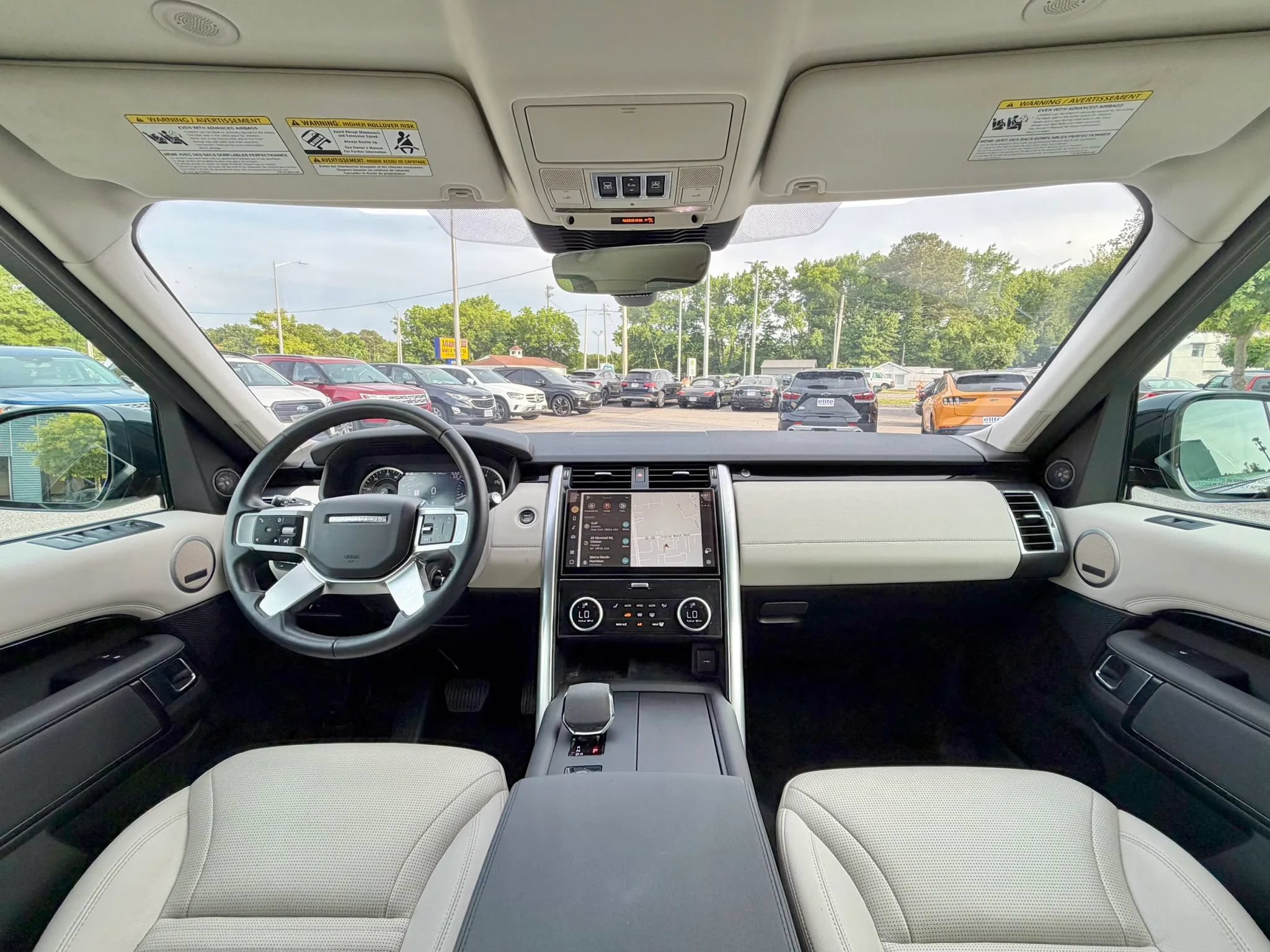 Used 2023 Land Rover Discovery S AWD/4WD image 21