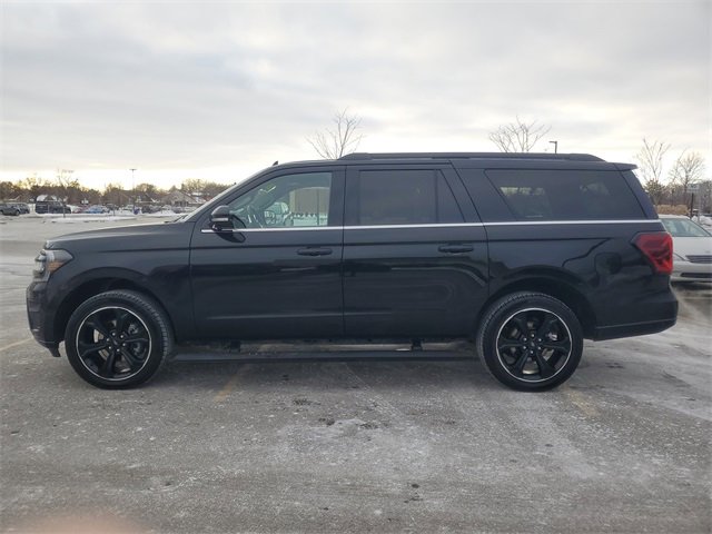 Used 2022 Ford Expedition Max Limited image 4