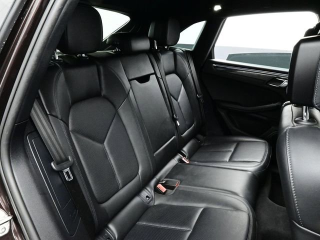 Certified 2022 Porsche Macan image 17
