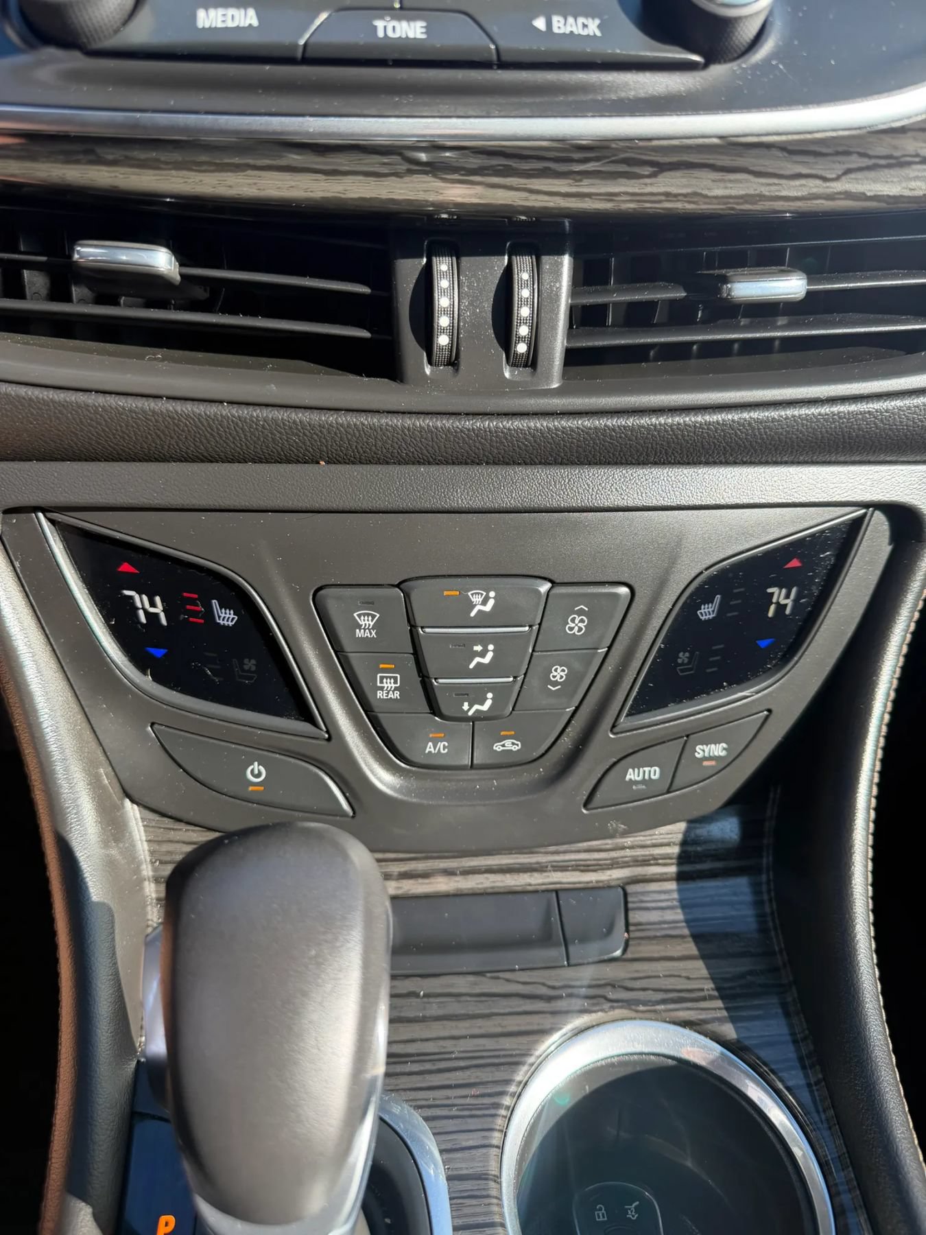 Used 2018 Buick Envision Essence AWD/4WD image 27