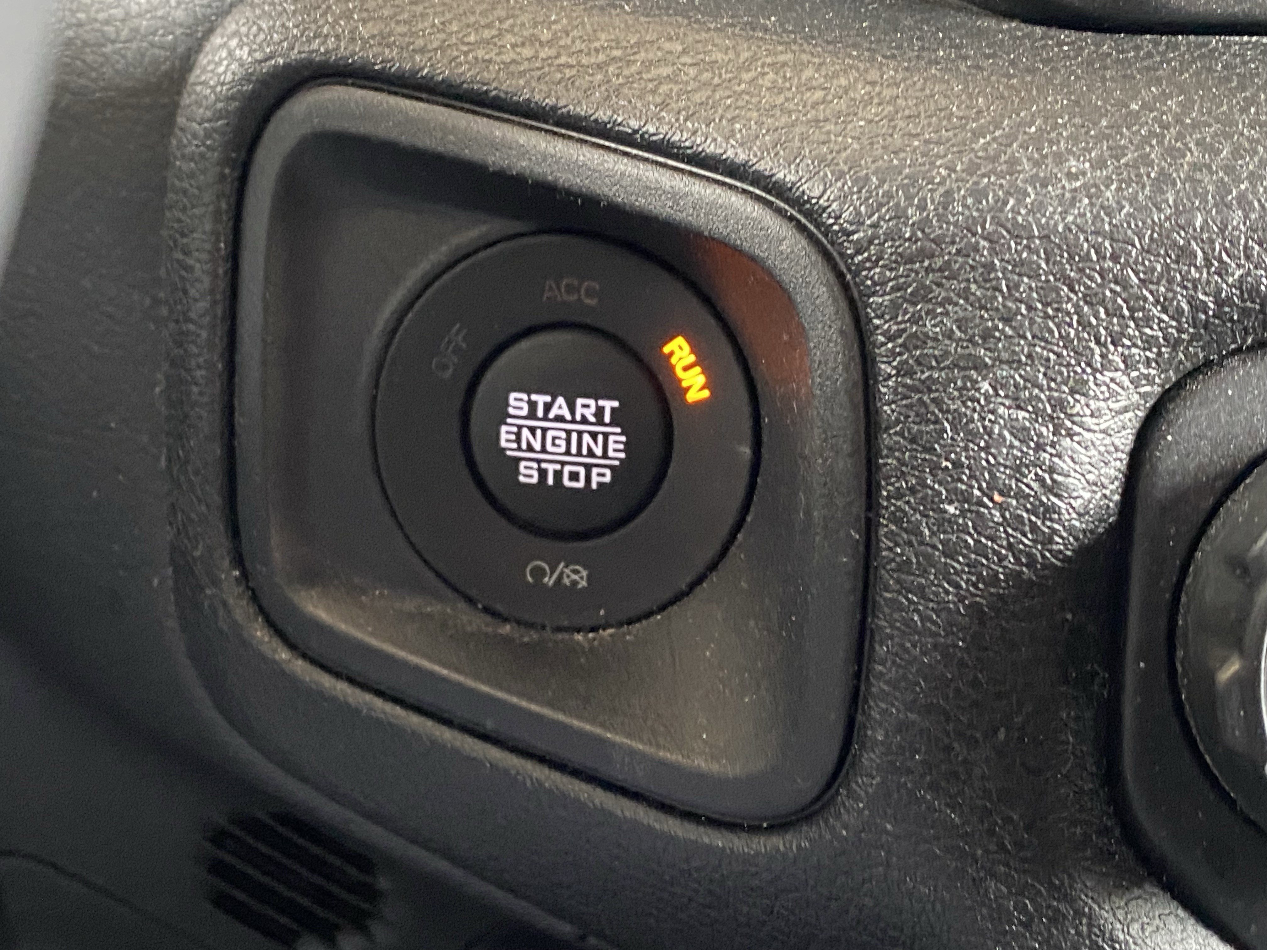 Used 2024 Jeep Wrangler Unlimited w/ Technology Group AWD/4WD image 27