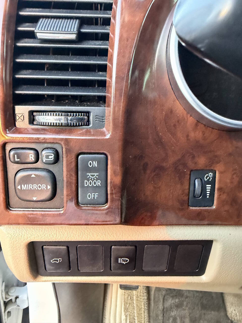 Used 2011 Toyota Sequoia Limited RWD image 36