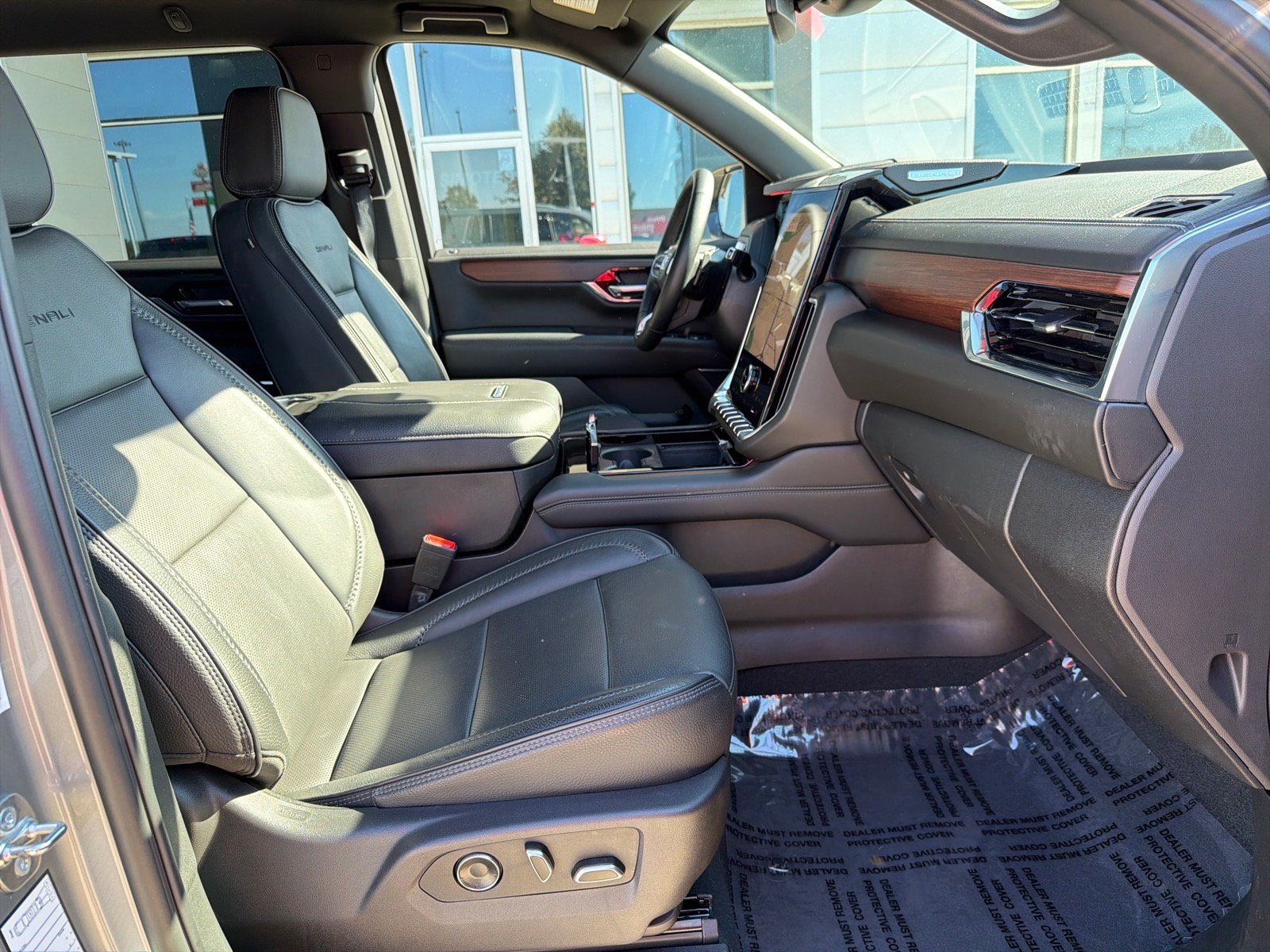 Used 2025 GMC Yukon XL Denali AWD/4WD image 29