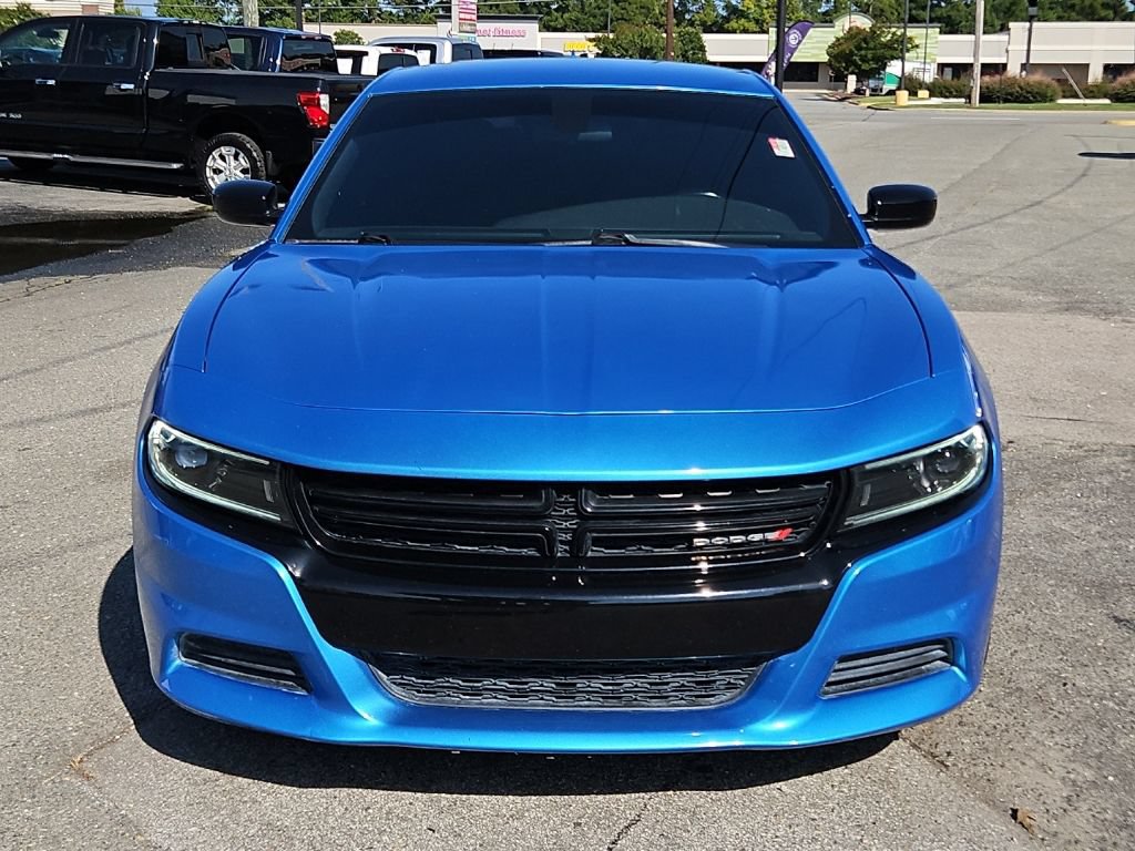 Used 2023 Dodge Charger SXT w/ Blacktop Package RWD image 2