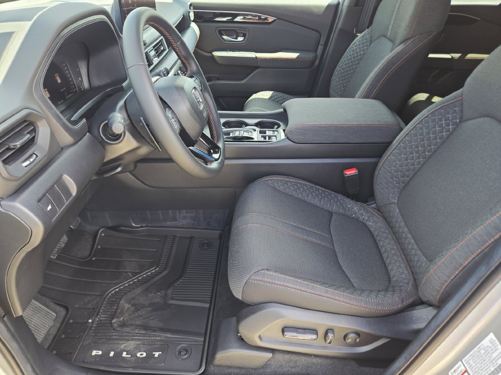 New 2026 Honda Pilot Sport image 7