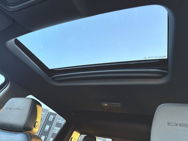 Used 2022 GMC Sierra 2500 Denali w/ Denali Ultimate Package image 19