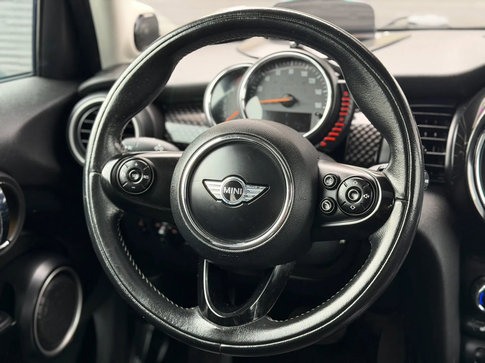 Used 2015 MINI Cooper S image 32