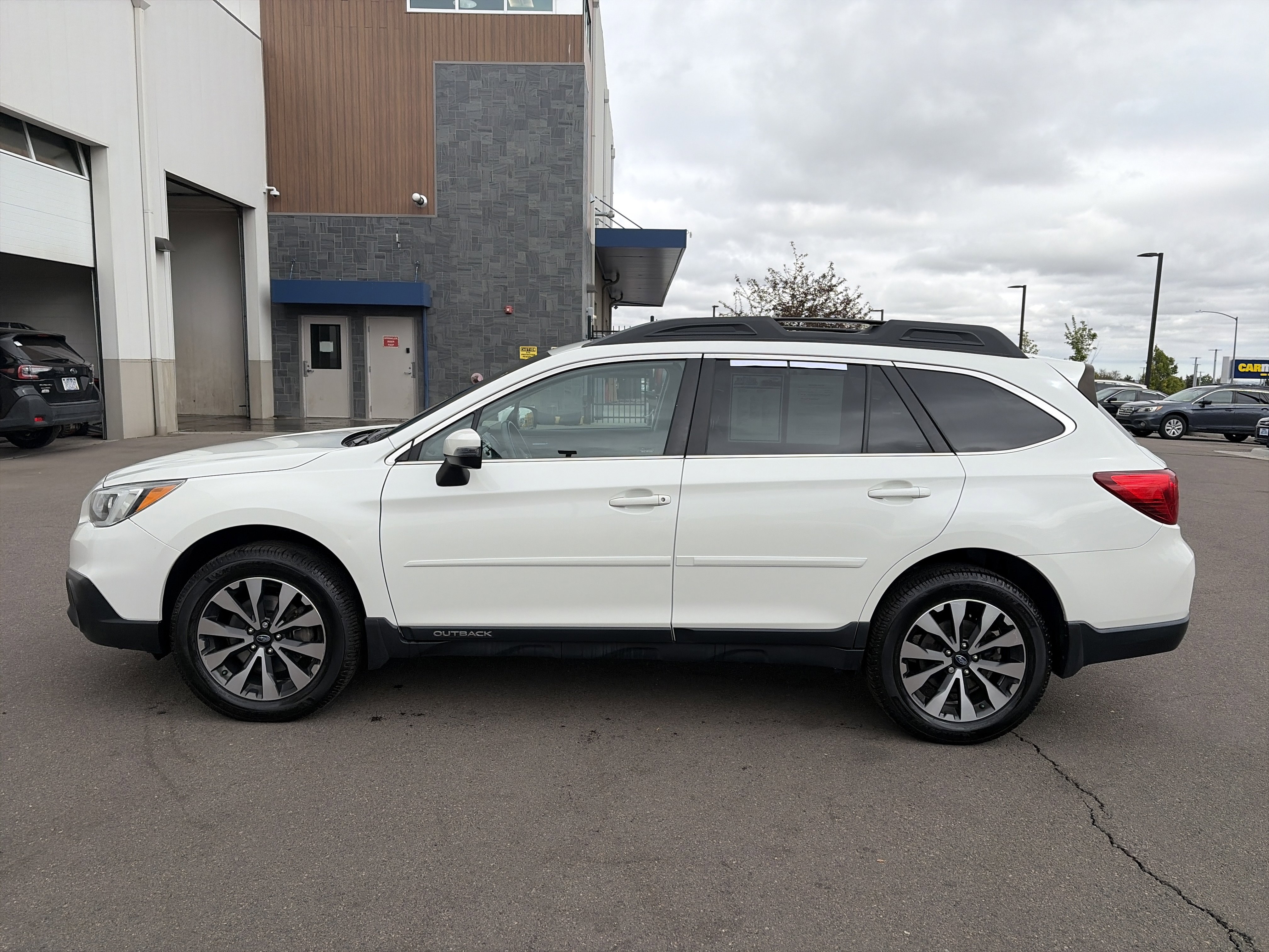 Used 2017 Subaru Outback 2.5i Limited AWD/4WD image 8