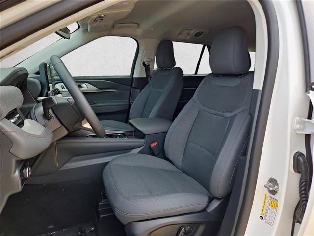 New 2026 Ford Explorer Active RWD image 4