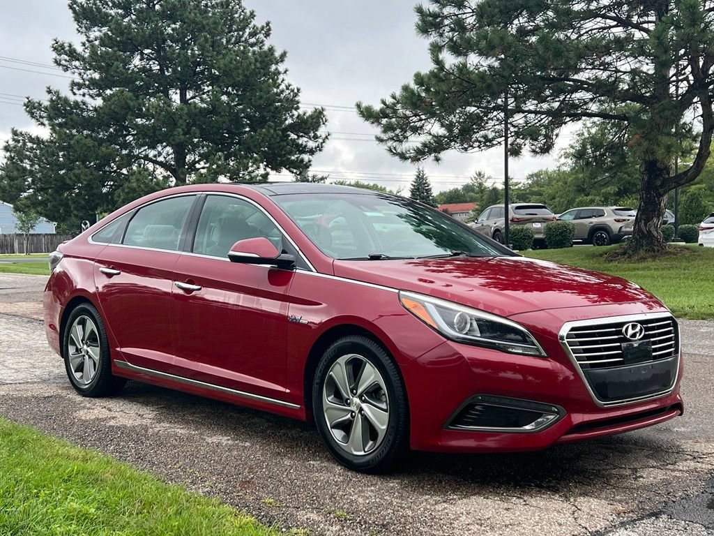 Used 2016 Hyundai Sonata Limited w/ Option Group 02 FWD image 7