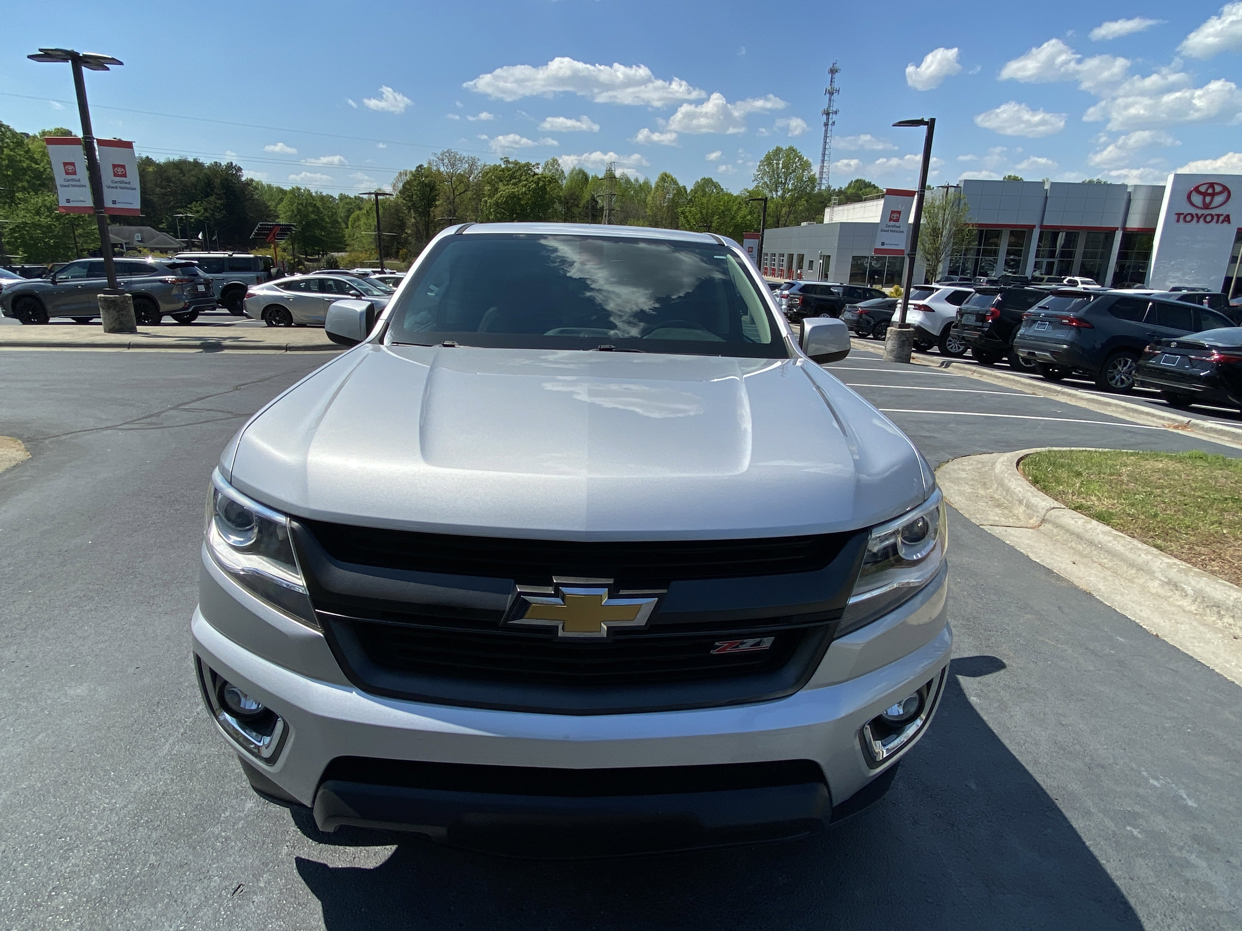 Used 2017 Chevrolet Colorado Z71 AWD/4WD image 2