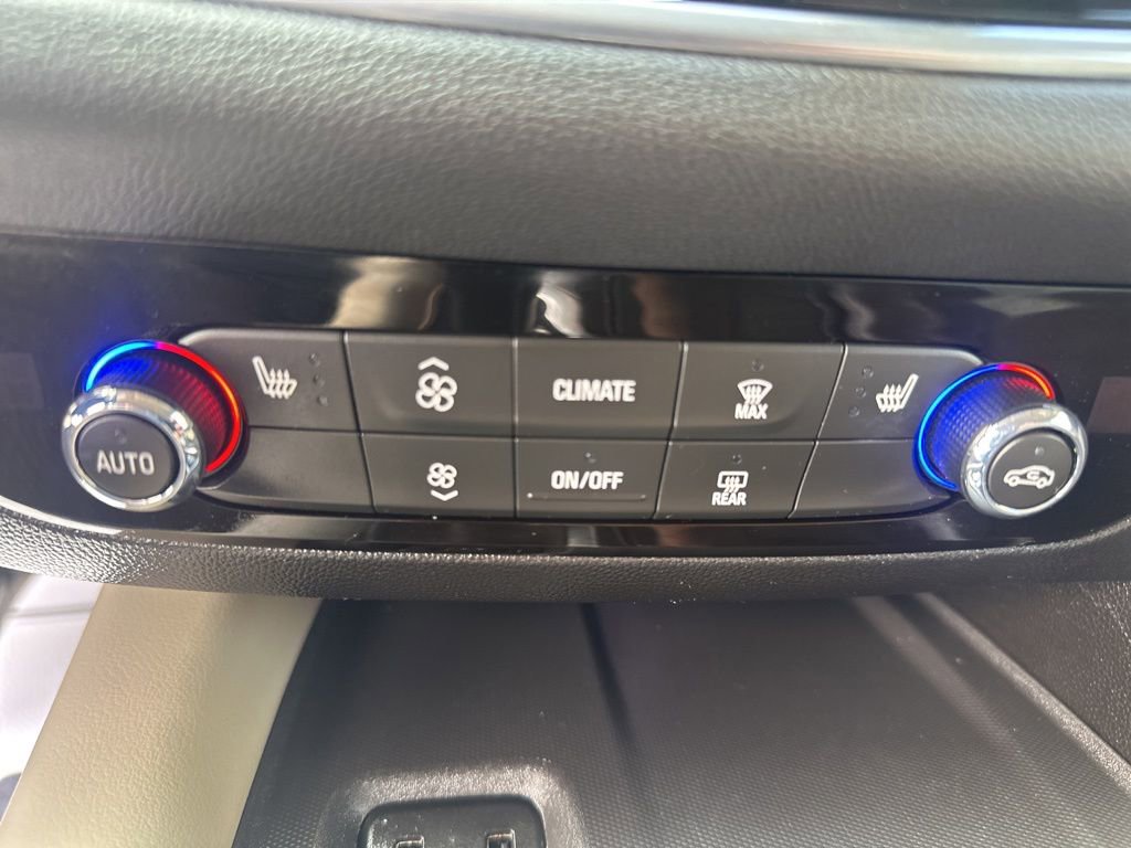 Used 2019 Buick Enclave Essence image 16