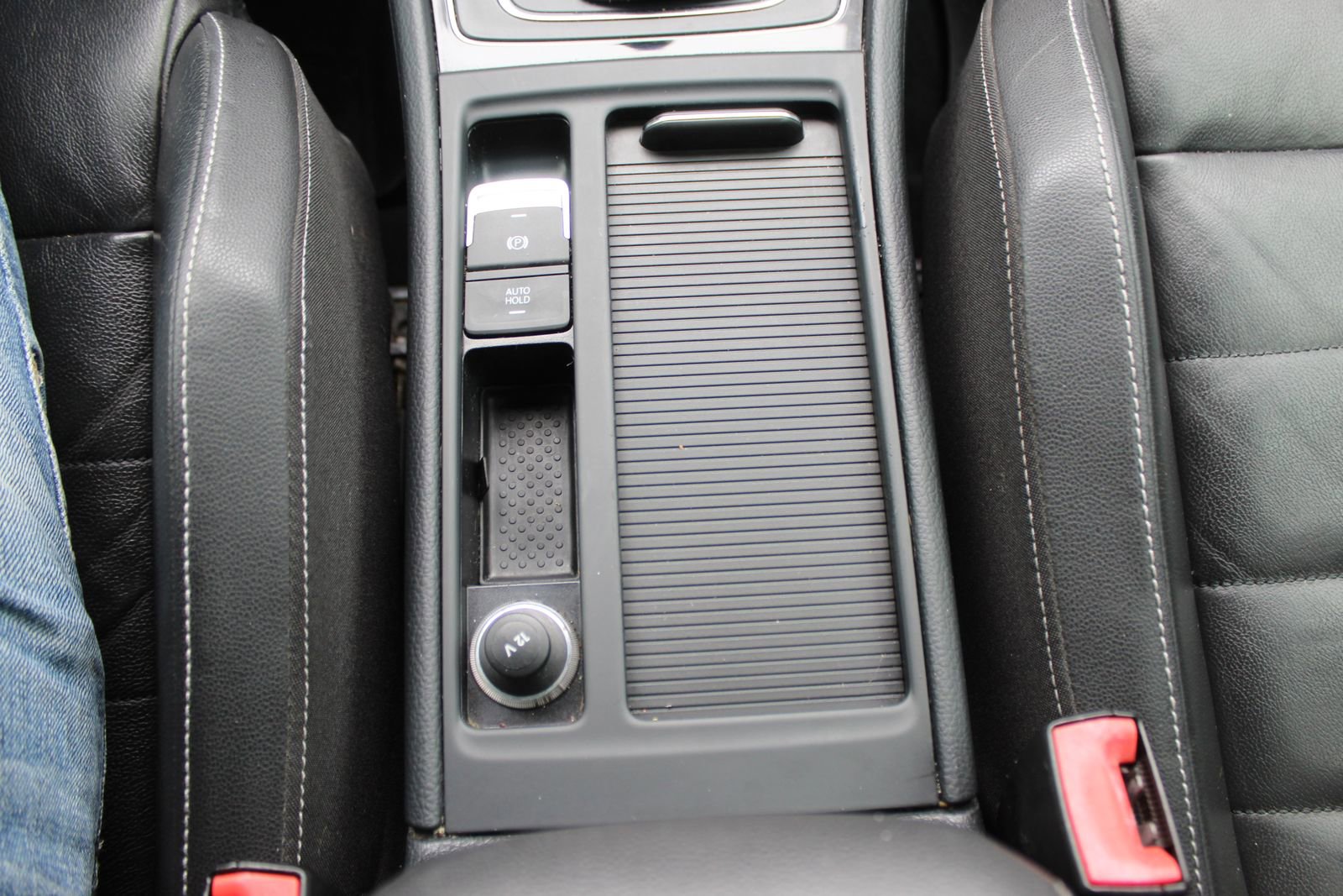 Used 2015 Volkswagen Golf R R image 29