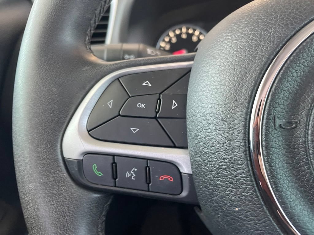 Used 2018 Jeep Renegade Latitude FWD image 12