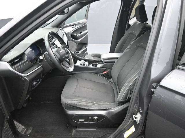 Used 2024 Jeep Grand Cherokee Laredo AWD/4WD image 10