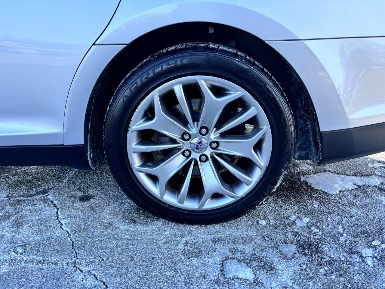 Used 2013 Ford Taurus Limited image 5