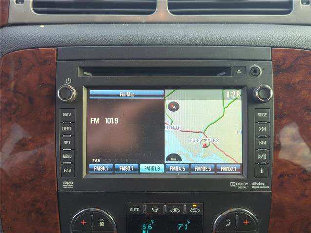 Used 2013 Chevrolet Avalanche LTZ image 16