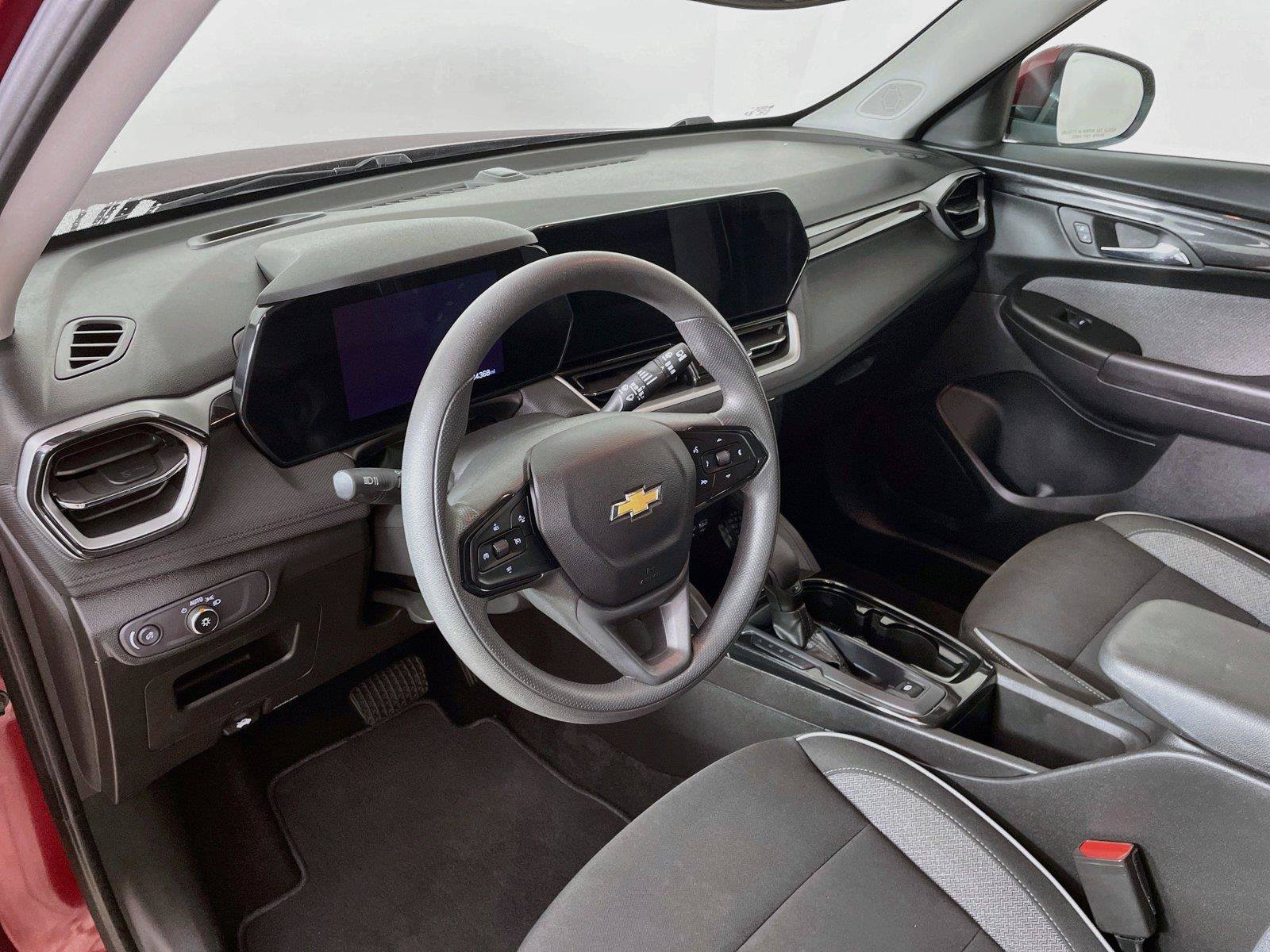Used 2025 Chevrolet TrailBlazer LT AWD/4WD image 21