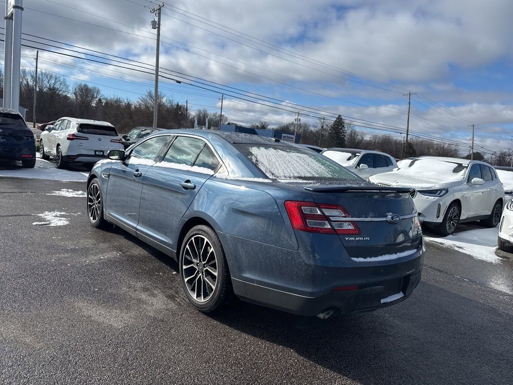 Used 2018 Ford Taurus SHO image 5