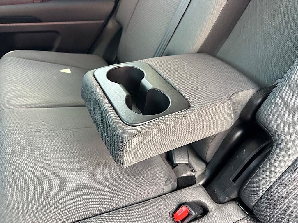 Used 2019 Toyota Highlander LE AWD/4WD image 17