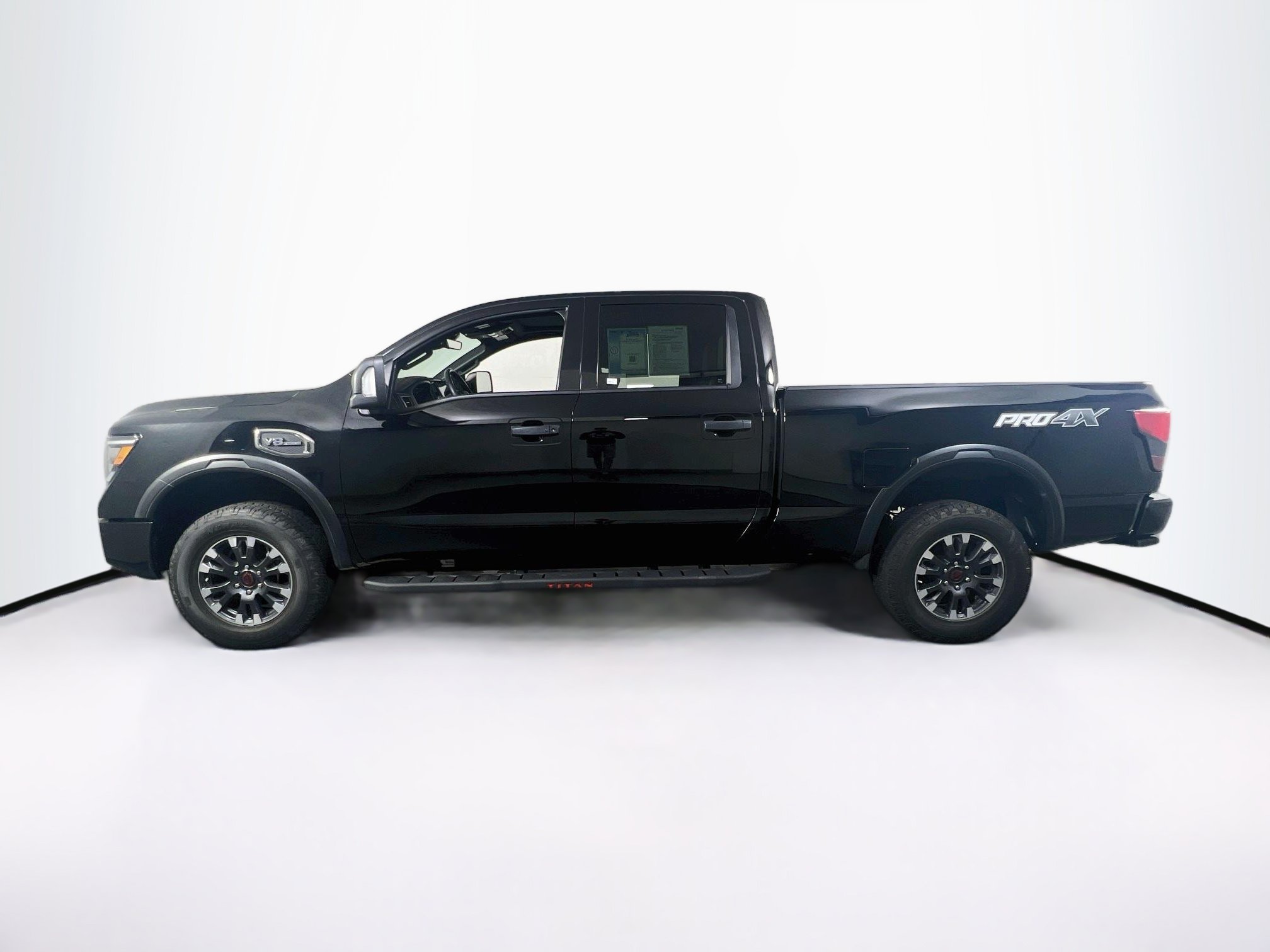 Used 2023 Nissan Titan PRO-4X w/ Pro-4x Convenience Package AWD/4WD image 8