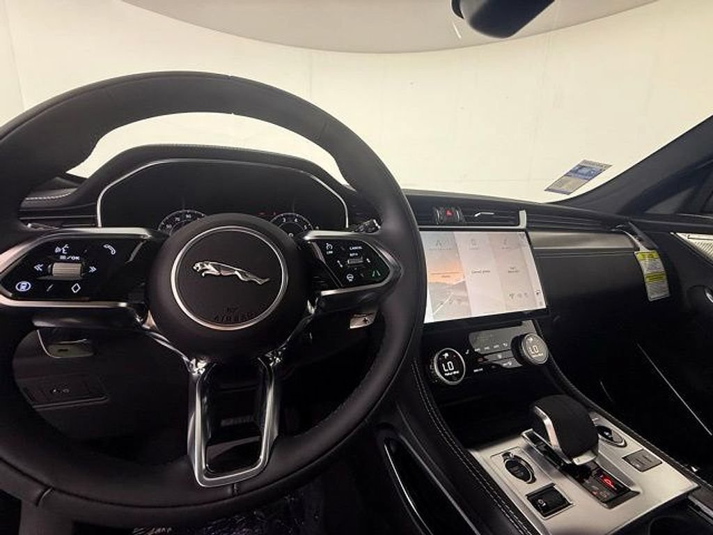 New 2026 Jaguar F-PACE R-Dynamic S AWD/4WD image 18