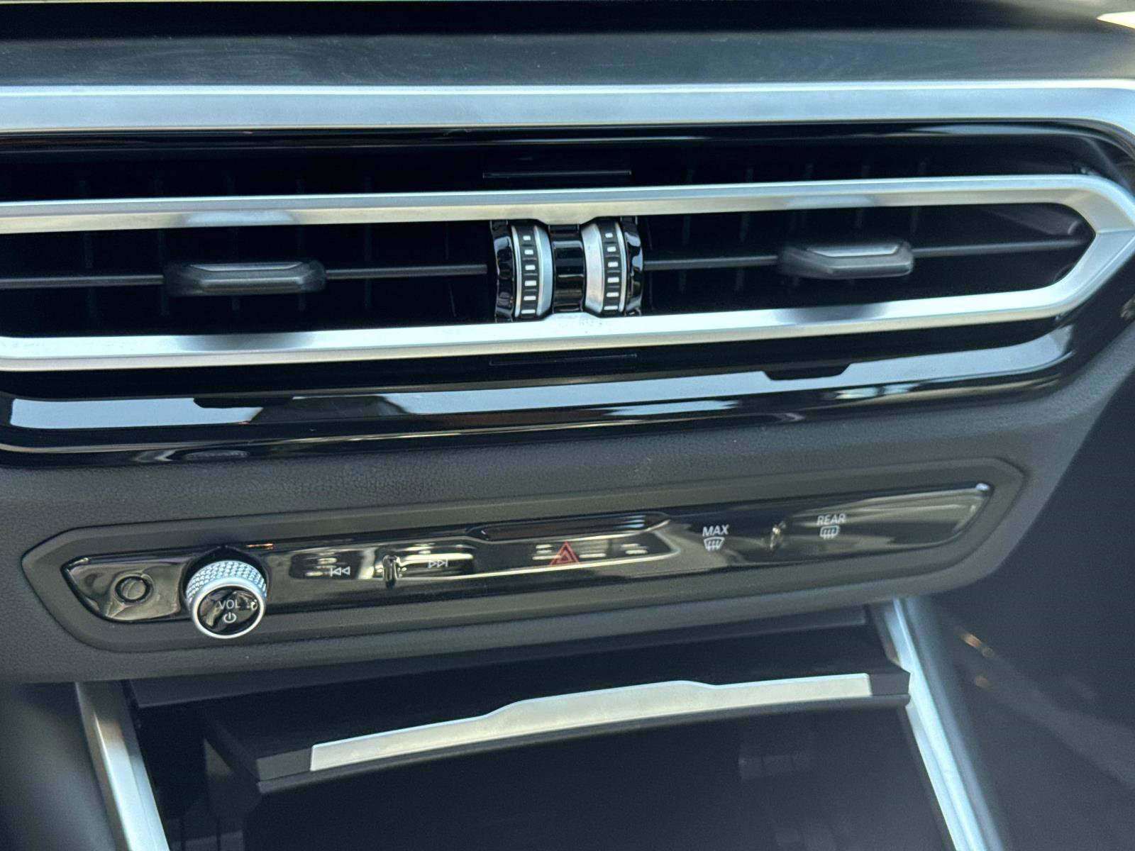 Used 2024 BMW 330i xDrive 330i xDrive Sedan AWD w/ Premium Package image 19