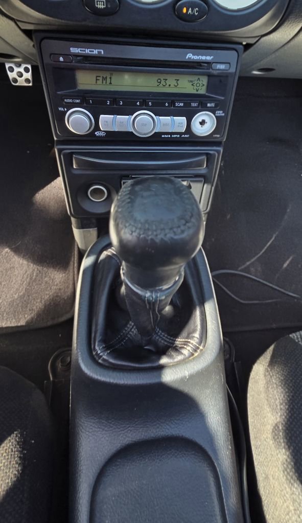 Used 2000 Toyota MR2 image 13