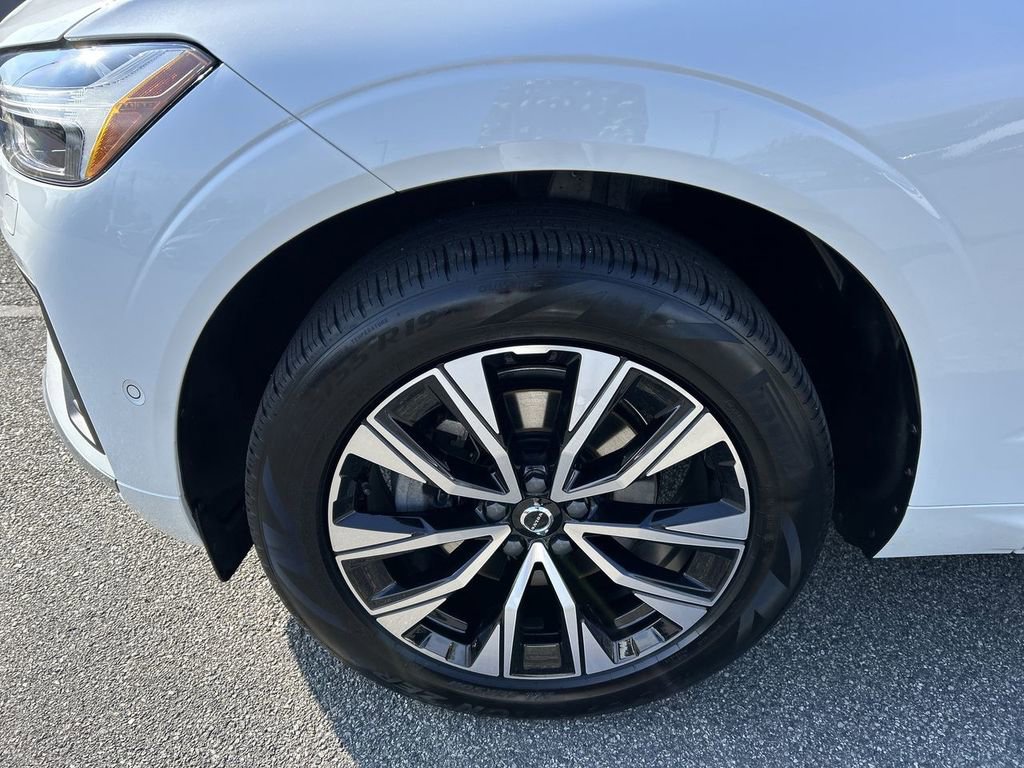 Used 2023 Volvo XC60 B5 Plus w/ Climate Package AWD/4WD image 10
