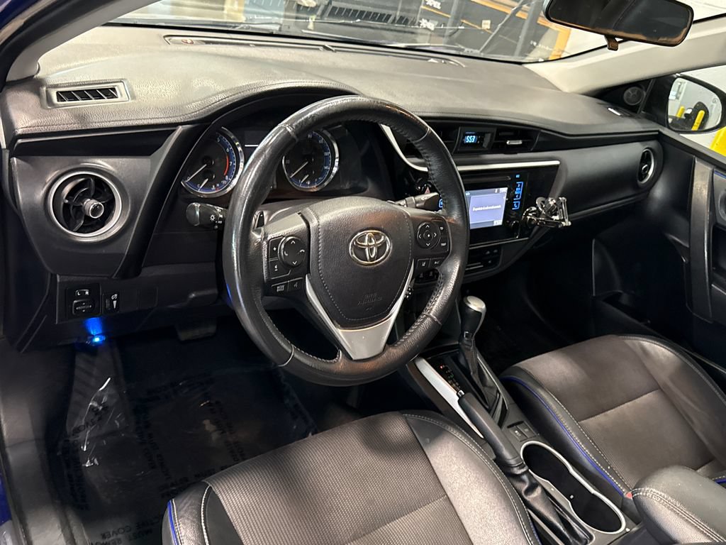 Used 2018 Toyota Corolla SE w/ Body Protection Package FWD image 5