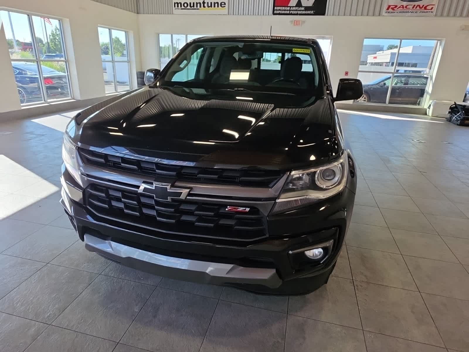 Used 2022 Chevrolet Colorado Z71 AWD/4WD image 2