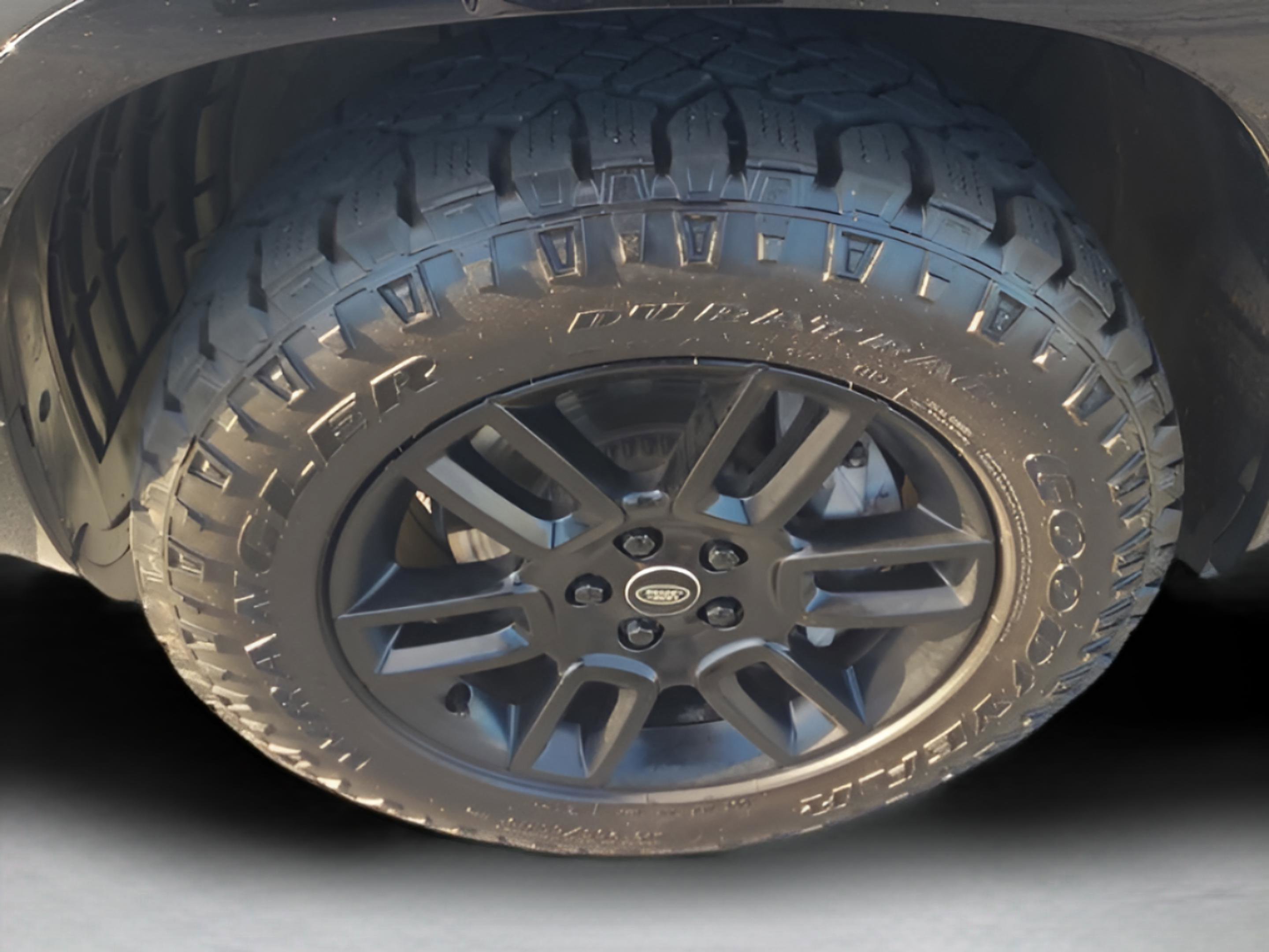 Used 2023 Land Rover Defender 110 X-Dynamic SE image 33