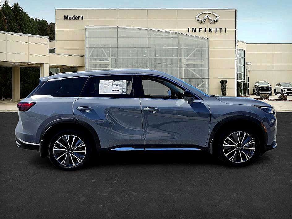 New 2026 INFINITI QX60 Luxe w/ Family Package image 3