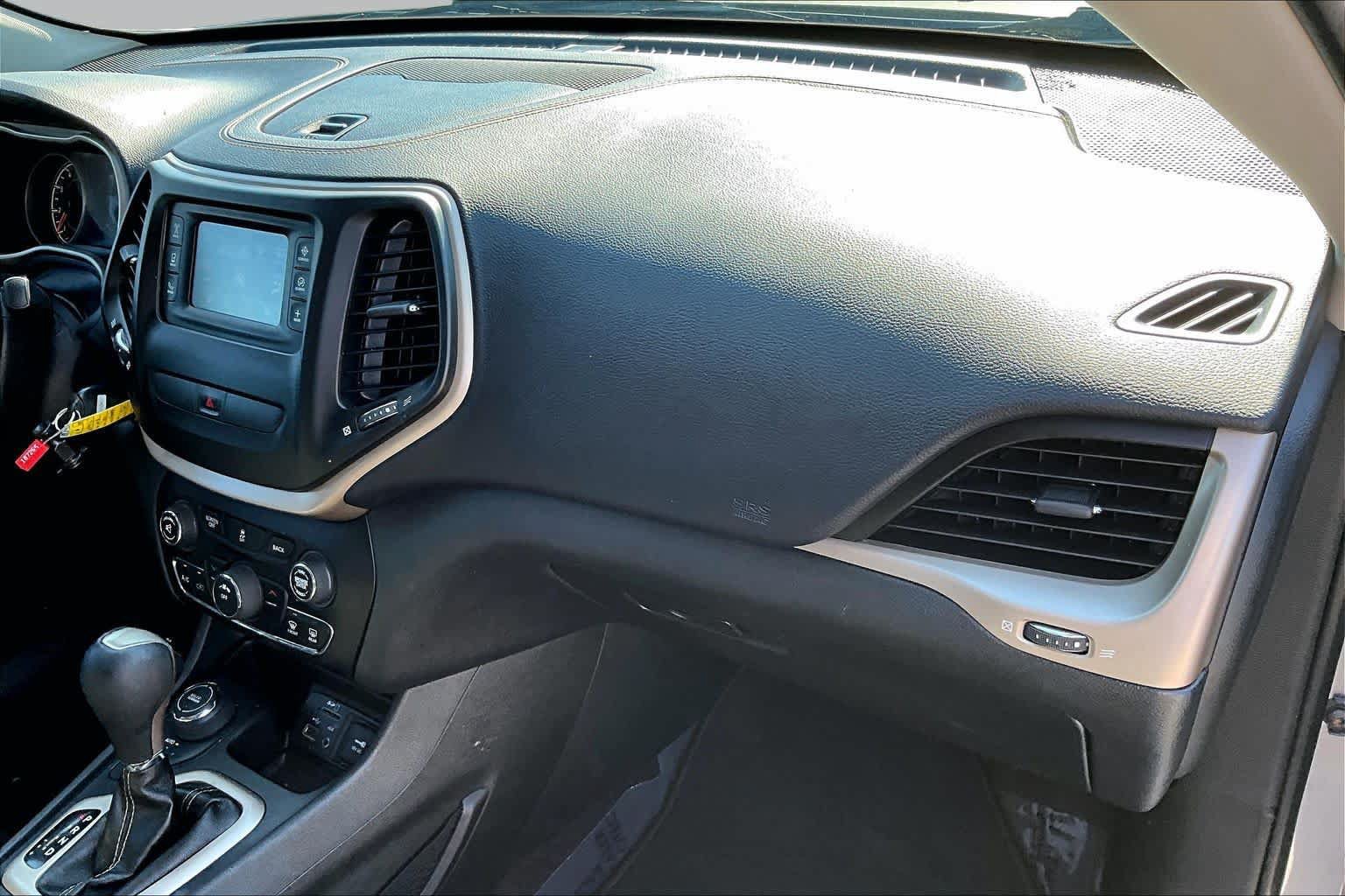 Used 2016 Jeep Cherokee Sport w/ Cold Weather Group AWD/4WD image 15