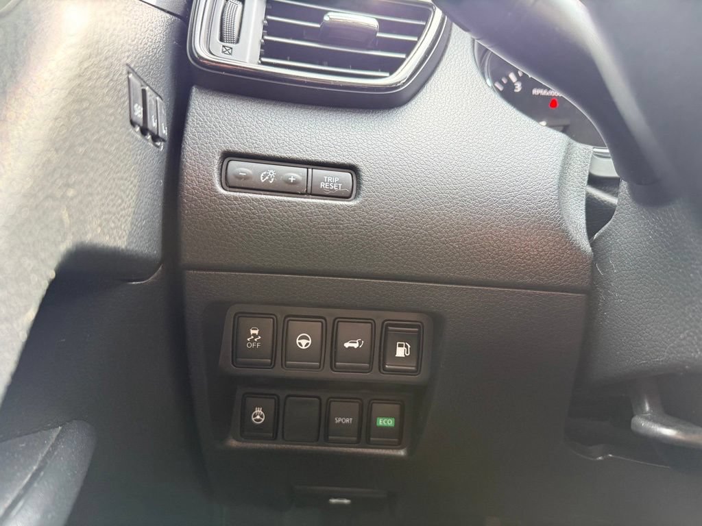 Used 2019 Nissan Rogue SV w/ Premium Package FWD image 11