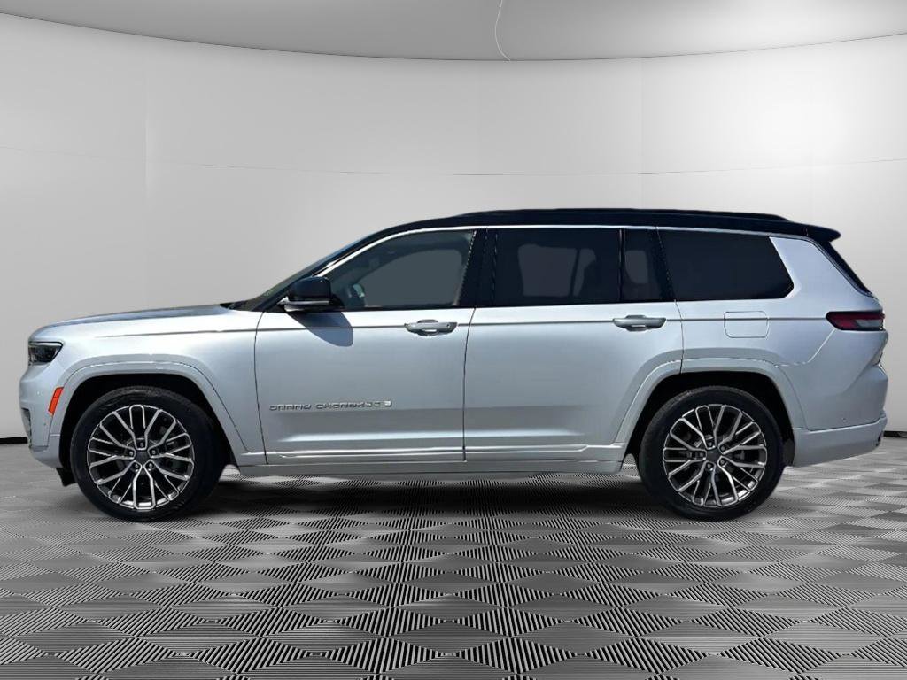Used 2024 Jeep Grand Cherokee L Summit AWD/4WD image 5