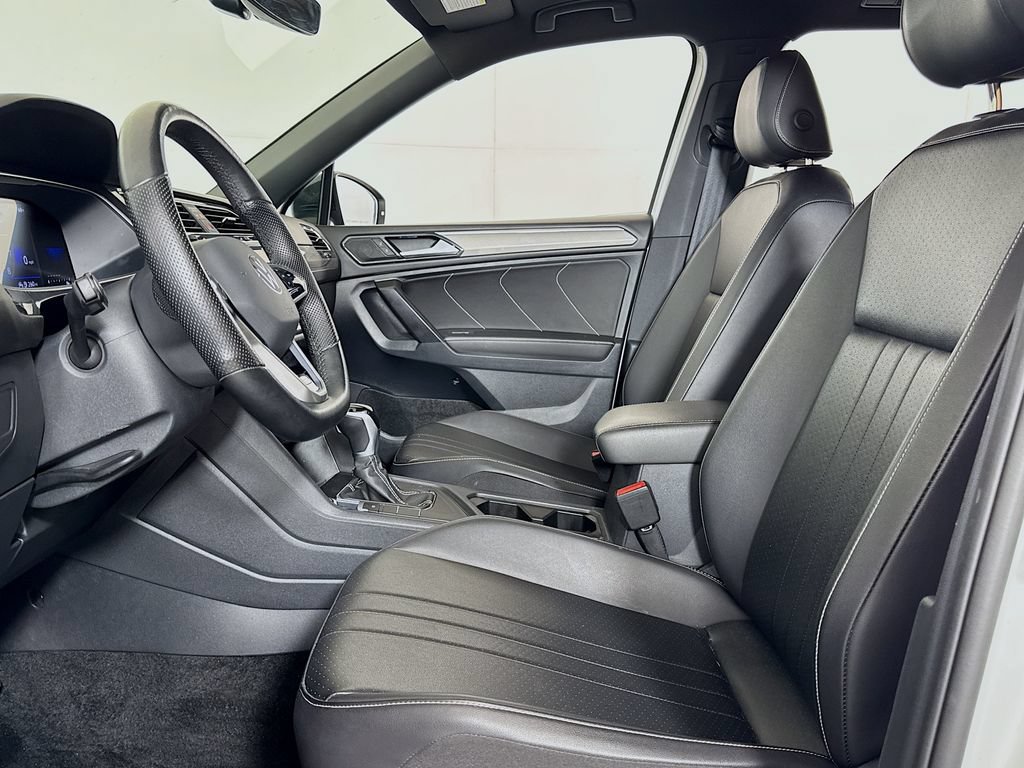Used 2024 Volkswagen Tiguan SE R-Line FWD image 9