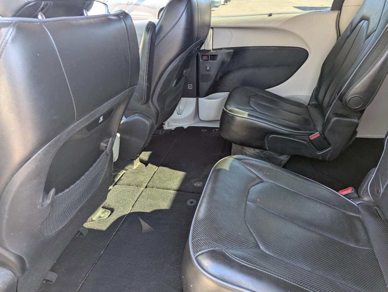 Used 2018 Chrysler Pacifica Limited image 23