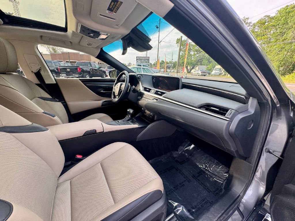 Used 2020 Lexus ES 300h w/ Premium Package image 12